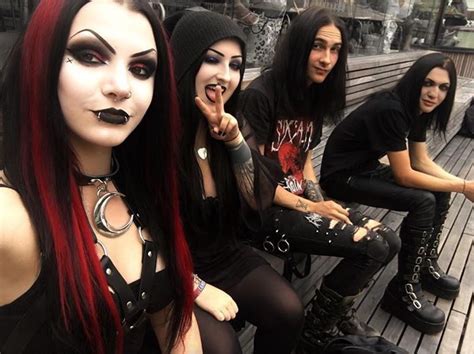 Pin By Kayla Lawrence On Goth Beauties Pt 3 Black Metal Girl Babes