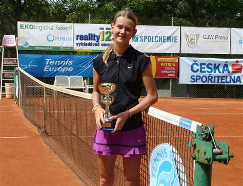 Marie Bouzkova | Tennis Forum