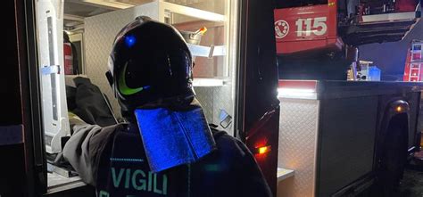 Incendio Di Un Ricovero Attrezzi A Pozzolo Ci Sono Volute Tre Ore Per