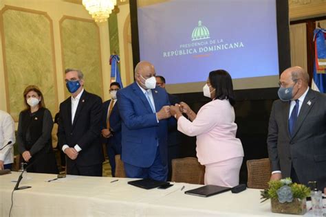 Ministerio De Educaci N Y Adp Firman Acuerdo Hist Rico