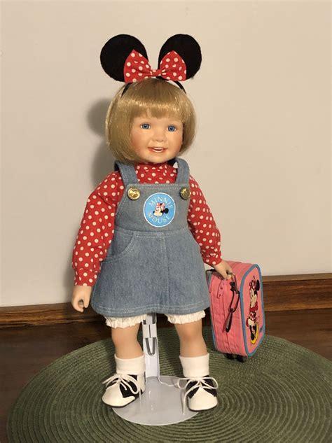 ashton drake disney  packed porcelain doll disleelandia