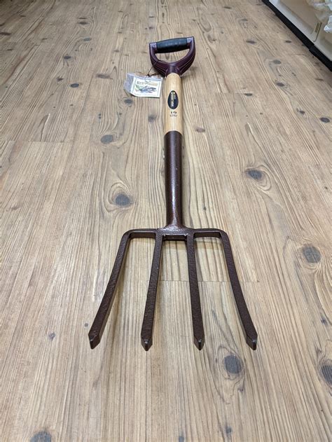 Replacement Garden Fork Or Spade Handle — Chapmans The Ironmongers