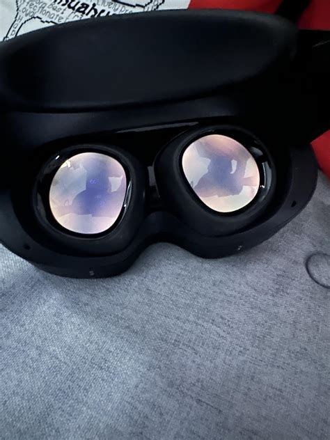 Does everyone have this in the corners of the lenses? : r/QuestPro
