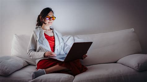 Gafas Que Filtran La Luz Azul Sin Evidencias De Su Eficacia Seg N Un