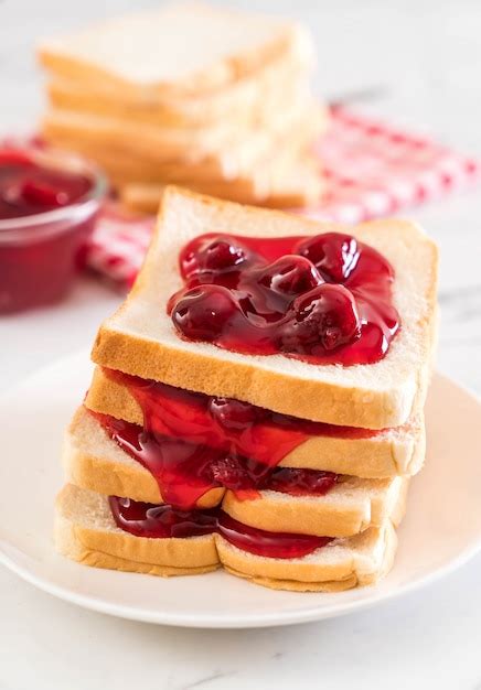 Premium Photo | Bread with strawberry jam