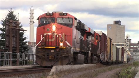 Friendly Horn Action Freight Train CN 507 Rolling Thru Moncton NB