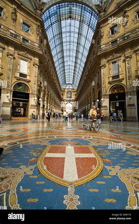 Galleria Vittorio Emanuele Ii Il Salotto Di Milano Or Milan S Drawing