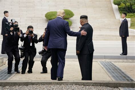 【歷史性一刻】首名現任美國總統踏上北韓領土 川普與金正恩於板門店「會面」 上報 國際