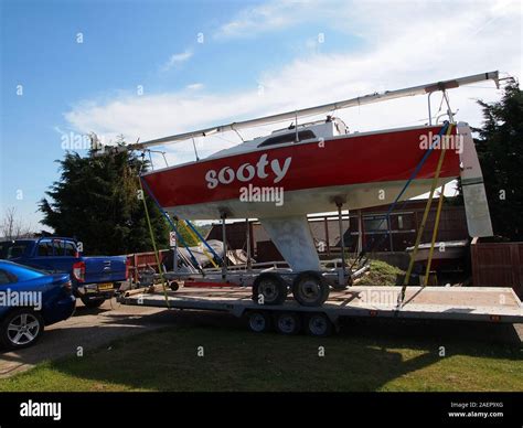 Petit Yacht De Course Banque D Image Et Photos Alamy