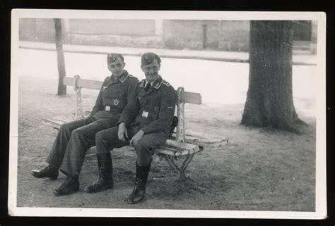 FOTO LUFTWAFFE Soldaten Mit Flieger Orden In Tours Frankreich 2 WK