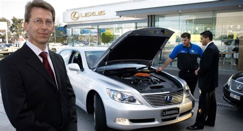 Lexus returns to top spot for dealer service quality