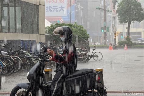 快訊／午後對流發威！8縣市大雨特報 大雷雨往南游擊轟2地 Ettoday生活新聞 Ettoday新聞雲