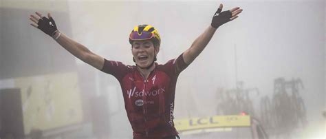 Tour de France Femmes Holländerin Vollering gewinnt Bauernfeind als