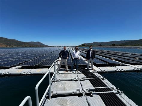 O Higgins Inauguran la planta fotovoltaica flotante más grande del