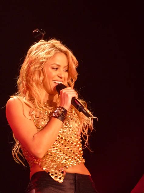 shakira  paris  shakira en concert  paris ber flickr
