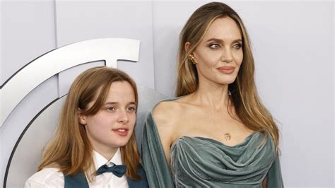 Angelina Jolie Lactrice Accompagnée De Sa Fille Vivienne Lors Des