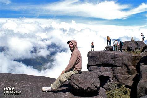 6 days trekking trip: Mount Roraima | hike-venezuela.com