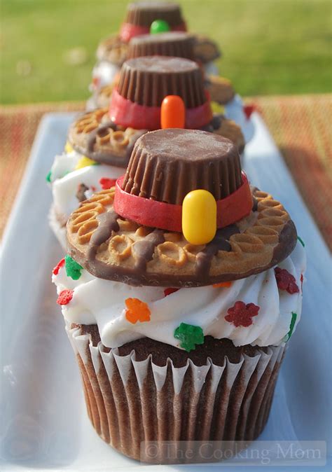 Pilgrim Hat Cupcakes - The Cooking Mom