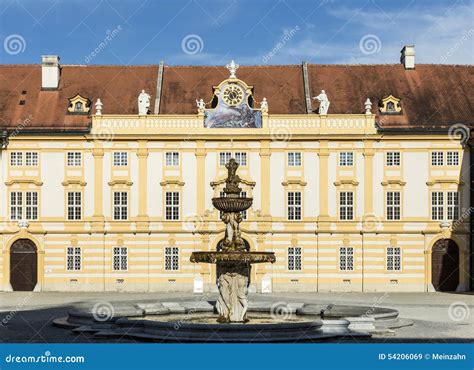 Hof Der Historischen Melk Abtei Stockbild Bild Von Eingang Kirche