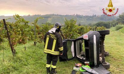 Esce Di Strada Con L Auto 48enne Incastrata Nell Abitacolo Prima Pavia