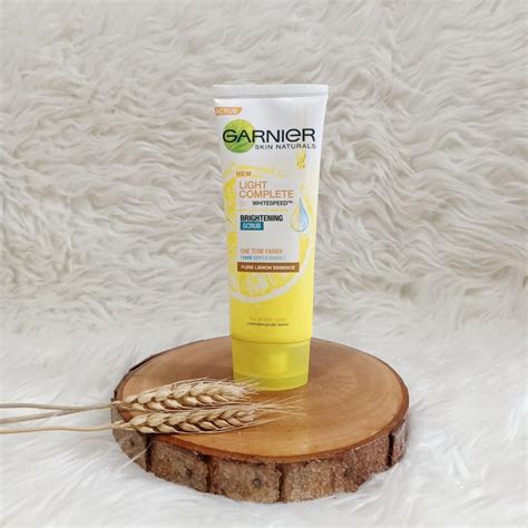 Garnier Light Complete Brightening Scrub Ml Kesehatan Kecantikan