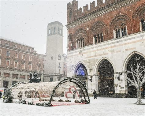 Immacolata Con Neve In Pianura Sull Emilia Occidentale Foto