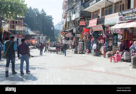 Shopping in manali hi-res stock photography and images - Alamy