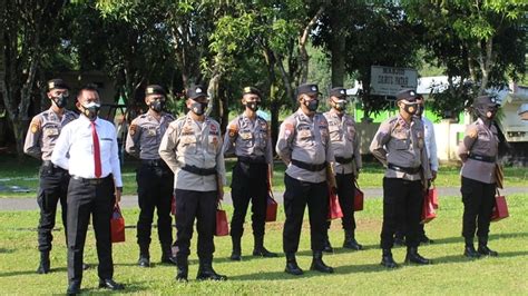 Babinsa Di Way Kanan Lampung Bagikan Masker Di Kampung Donomulyo