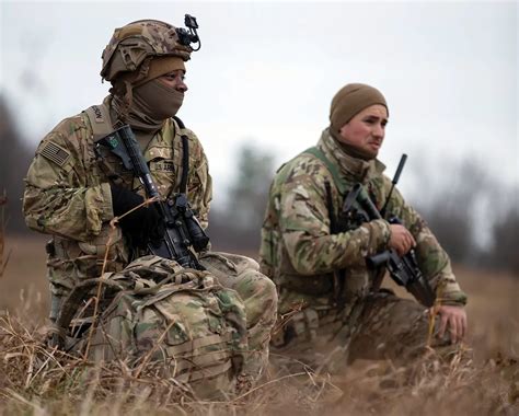 volume   army mountain division soldiers   helm