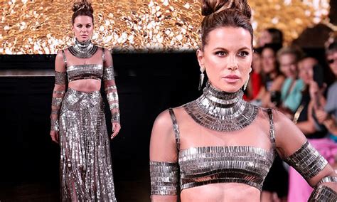 Kate Beckinsale 49 Flaunts Her Toned Abs In An Extravagant Metallic