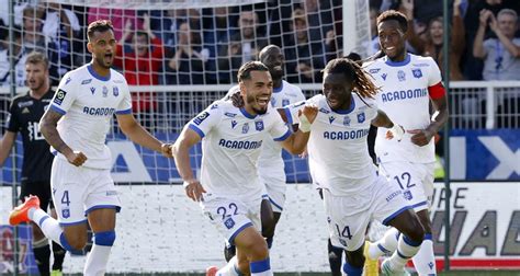 Ligue J Auxerre Simpose Contre Laj Ajaccio Et Sort De La Zone