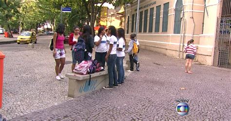 G1 Após fim da greve alunos da rede municipal voltam às aulas no Rio