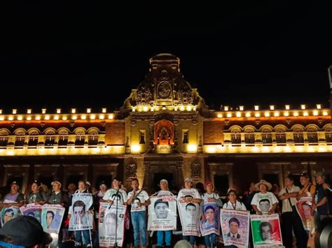 Marcha A Nueve A Os De Ayotzinapa Familiares De Los Normalistas