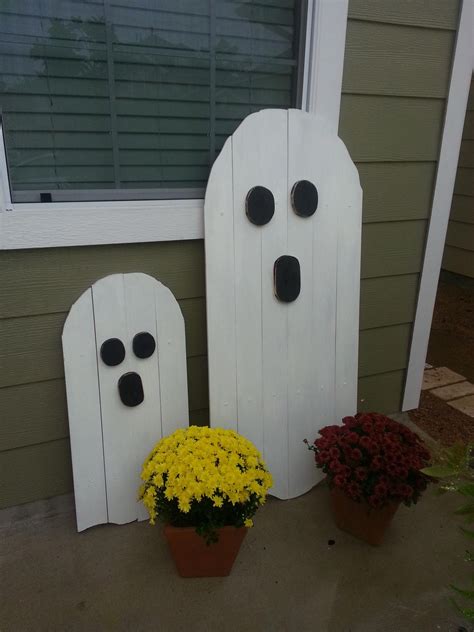 Halloween Pallet Wood Boos Made A Couple Of Pallet Ghosts This