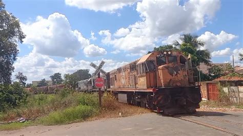 Tr S Locomotivas U C No Trem De Magnesita Passando Por Passagem De