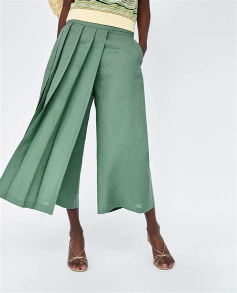 La falda pantalón vuelve y hemos encontrado el modelo perfecto en Zara