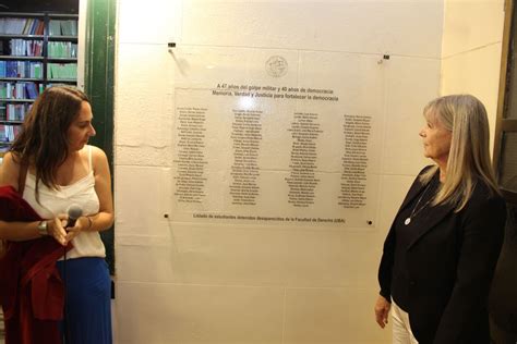 Descubrimiento De La Placa Conmemorativa Con El Listado De Estudiantes