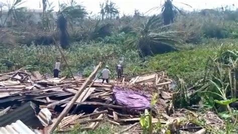 Madagascar La Ville De Mananjary Ravag E Apr S Le Passage Du Cyclone