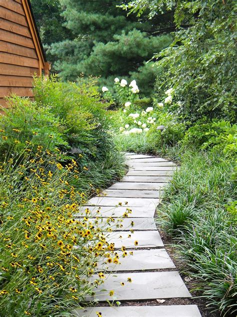 20+ pathway ideas for backyard 56