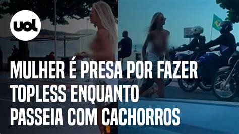 Mulher Presa Ao Fazer Topless Enquanto Passeia Cachorros Em