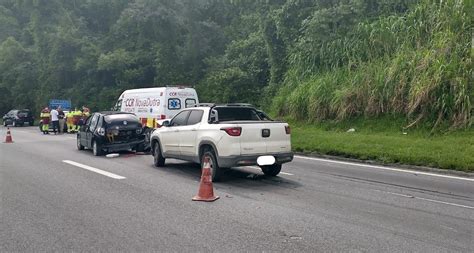 Homem Morre Em Acidente Envolvendo Dois Carros Na Via Dutra Em