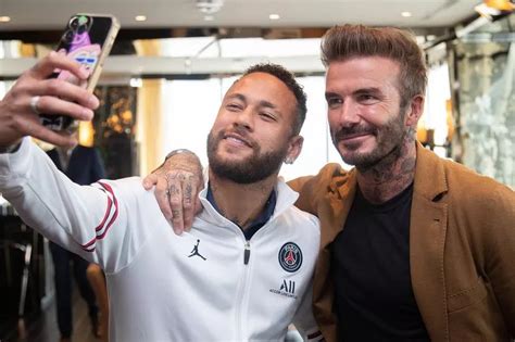 Fans gush as David Beckham meets Lionel Messi and PSG squad - Daily Star