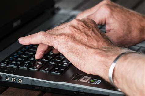 Comment Apprendre Linformatique Aux Seniors