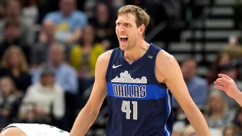 Dirk Nowitzki has hilarious reaction to throwback dunk