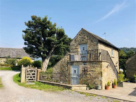 Pond View Cottage And Into The Peaks Shepherds Huts Cosy Cottage And