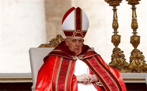 El Papa no participó del Vía Crucis del Coliseo de Roma para cuidar su