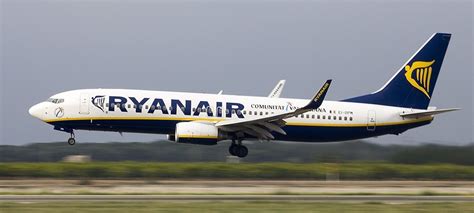 Ryanair amplía sus rutas de verano desde Valencia a Sevilla Santander