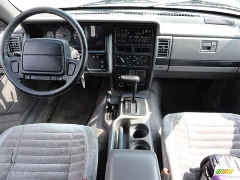 Jeep Grand Cherokee Laredo X Gray Dashboard Photo