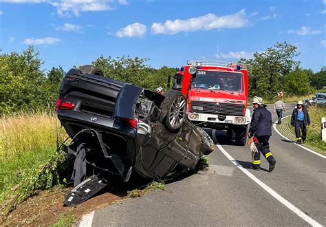 Schwerer Unfall bei Merzig Auto überschlägt sich Strecke gesperrt