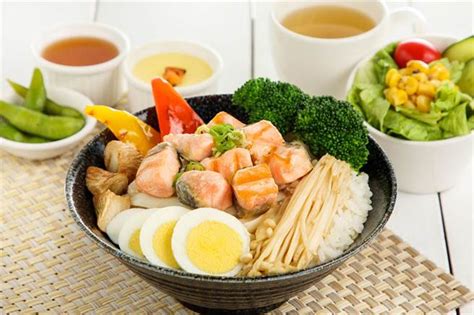 美威鮭魚新菜出爐！ 輕食料理「夏威夷辣鮭波奇捲」即日上市 旅遊 中時